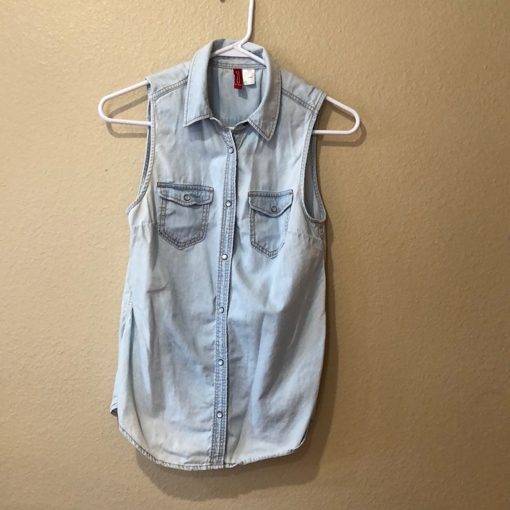 H&M Divided Button Down Sleeveless Top